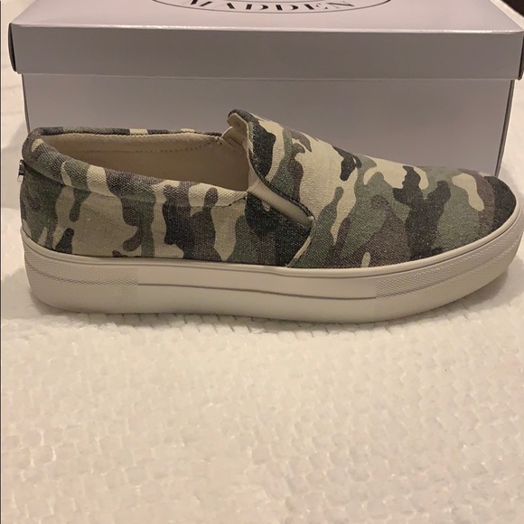 NWT Steve Madden camo slip ons - Picture 2 of 5
